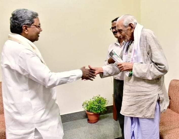 ‘ದೊರೆಸ್ವಾಮಿ ನನ್ನ ಜೊತೆ ಜಗಳಕ್ಕೆ ನಿಂತಿದ್ದನ್ನು ನಾನು ಮರೆಯಲಾರೆ’- ಸಿದ್ದರಾಮಯ್ಯ ಅವರಿಂದ ಶ್ರದ್ದಾಂಜಲಿ ಬರಹ