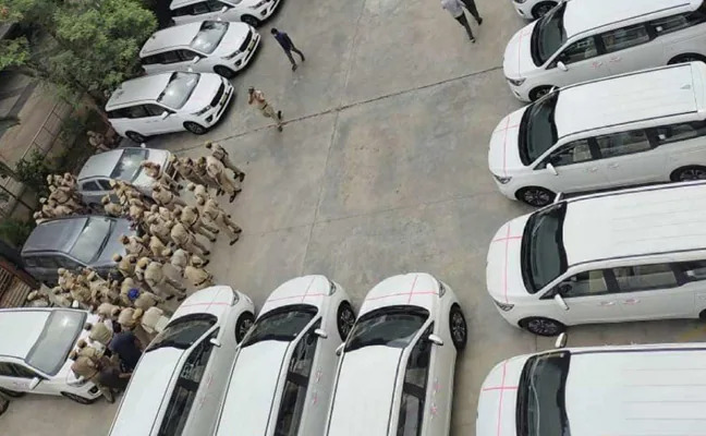 ತೆಲಂಗಾಣ: 40,000 ಕೋಟಿ ಸಾಲವಿದ್ದರೂ ಅಧಿಕಾರಿಗಳಿಗೆ ಐಷಾರಾಮಿ ಕಾರು ನೀಡಿದ ಸರ್ಕಾರ