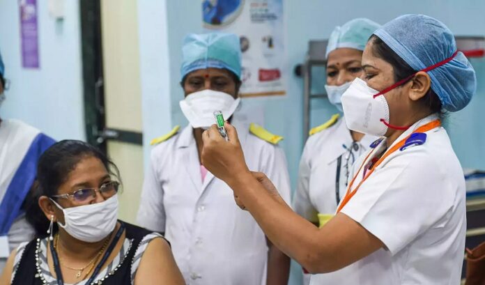 ಮನೆ ಬಾಗಿಲಿಗೆ ವ್ಯಾಕ್ಸಿನ್‌‌ ನೀಡಲು ನಿಮಗೇನು ಕಷ್ಟ?: ಒಕ್ಕೂಟ ಸರ್ಕಾರಕ್ಕೆ ಬಾಂಬೆ ಹೈಕೋರ್ಟ್ | NaanuGauri