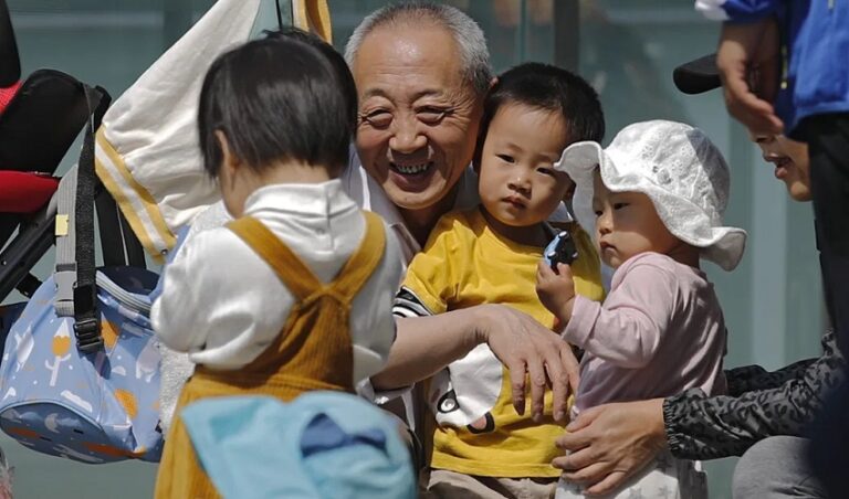 ಜನಸಂಖ್ಯಾ ನೀತಿಯಲ್ಲಿ ಮತ್ತೆ ಬದಲಾವಣೆ ತಂದ ಚೀನಾ ಕಮ್ಯುನಿಸ್ಟ್‌‌ ಪಕ್ಷ! | Naanu gauri