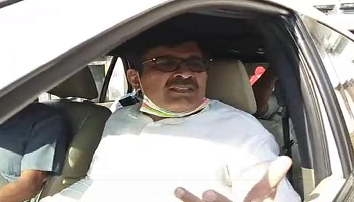 ಪೊಲೀಸ್ ಠಾಣೆಗೆ ಮುತ್ತಿಗೆ ಹಾಕಿದ ರೈತರು: ತಪ್ಪೊಪ್ಪಿಕೊಂಡು ಕ್ಷಮೆಯಾಚಿಸಿದ ಜೆಜೆಪಿ ಶಾಸಕ