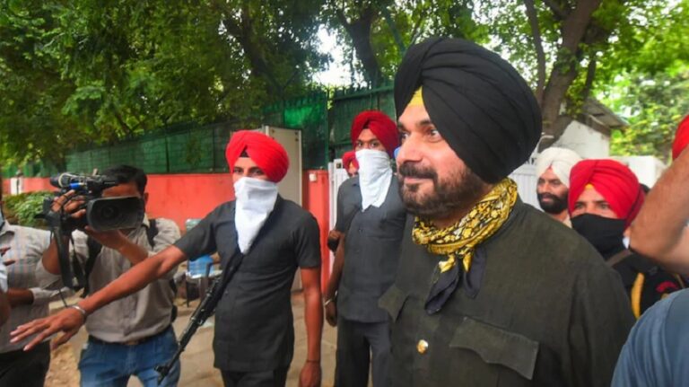 ಪಂಜಾಬ್‌ ಕಾಂಗ್ರೆಸ್‌ನಲ್ಲಿ ತಲೆದೋರಿದ್ದ ಆಂತರಿಕ ಬಿಕ್ಕಟ್ಟು ಸದ್ಯದ ಮಟ್ಟಿಗೆ ಬಗೆ ಹರಿದಂತೆ ತೋರುತ್ತಿದೆ. ಪಂಜಾಬ್ ಕಾಂಗ್ರೆಸ್‌ ಮುಖಂಡ ನವಜೋತ್ ಸಿಂಗ್ ಸಿಧು ಮತ್ತು AICC ಪ್ರಧಾನ ಕಾರ್ಯದರ್ಶಿ ಪ್ರಿಯಾಂಕಾ ಗಾಂಧಿ