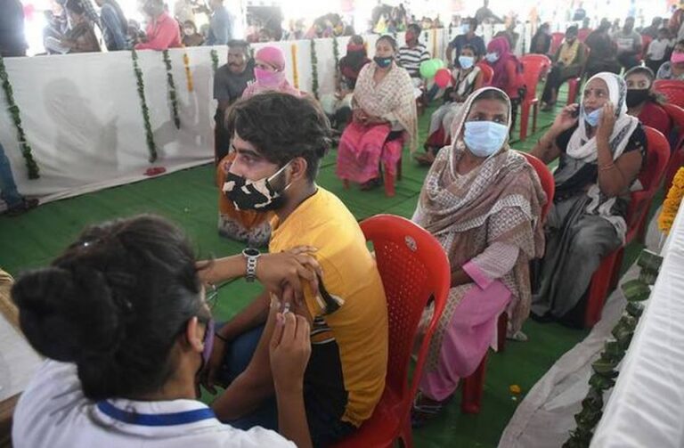 ಸೋಮವಾರ 88 ಲಕ್ಷ ಡೋಸ್, ಮಂಗಳವಾರ 54 ಲಕ್ಷ ಡೋಸ್: ಒಂದೇ ದಿನದಲ್ಲಿ ವ್ಯಾಕ್ಸಿನೇಶನ್‌ ಪ್ರಕ್ರಿಯೆಯಲ್ಲಿ ದಿಢೀರ್ ಇಳಿಕೆ!