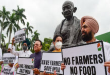 ಮಾನ್ಸೂನ್ ಅಧಿವೇಶನ: ಪೆಗಾಸಸ್, ಕೃಷಿ ಕಾಯ್ದೆಗಳ ವಿರೋಧಿಸಿ ಪ್ರತಿಪಕ್ಷಗಳ ಪ್ರತಿಭಟನೆ