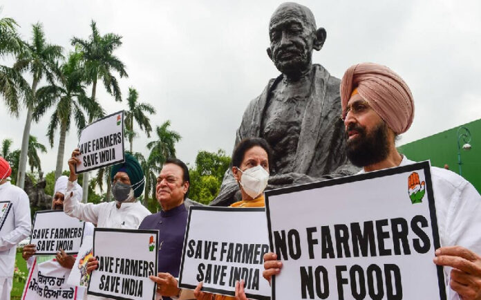 ಮಾನ್ಸೂನ್ ಅಧಿವೇಶನ: ಪೆಗಾಸಸ್, ಕೃಷಿ ಕಾಯ್ದೆಗಳ ವಿರೋಧಿಸಿ ಪ್ರತಿಪಕ್ಷಗಳ ಪ್ರತಿಭಟನೆ