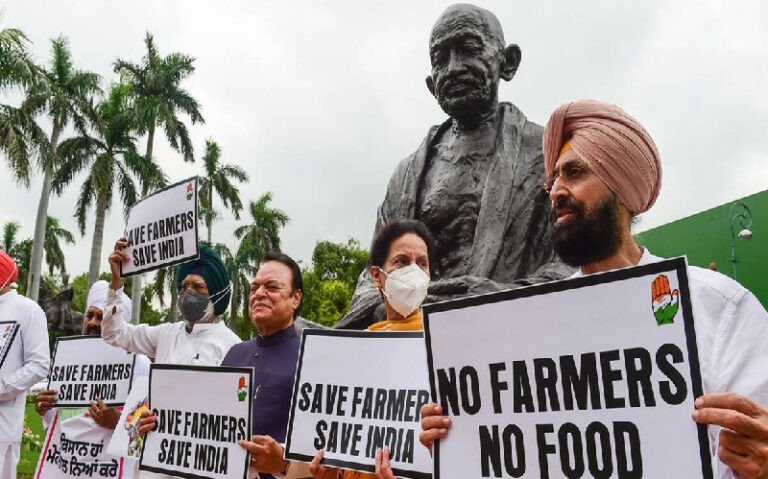 ಮಾನ್ಸೂನ್ ಅಧಿವೇಶನ: ಪೆಗಾಸಸ್, ಕೃಷಿ ಕಾಯ್ದೆಗಳ ವಿರೋಧಿಸಿ ಪ್ರತಿಪಕ್ಷಗಳ ಪ್ರತಿಭಟನೆ