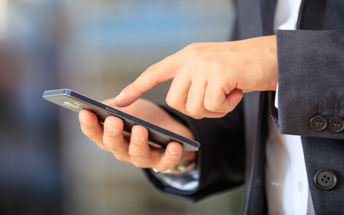 ಅವಶ್ಯಕತೆ ಇದ್ದರಷ್ಟೇ ಮೊಬೈಲ್ ಬಳಸಿ: ಮಹಾರಾಷ್ಟ್ರ ಸರ್ಕಾರಿ ಅಧಿಕಾರಿಗಳಿಗೆ ಮಾರ್ಗಸೂಚಿ