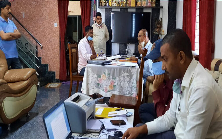 ರಾಜ್ಯದ ವಿವಿಧ ಜಿಲ್ಲೆಗಳ 9 ಅಧಿಕಾರಿಗಳ ಮನೆ ಮೇಲೆ ಎಸಿಬಿ ದಾಳಿ