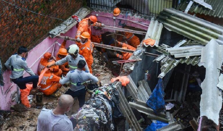 ಮುಂಬೈ ಭಾರಿ ಮಳೆ: ಭೂಕುಸಿತದಿಂದ 23 ಜನರು ಸಾವು | Naanu gauri