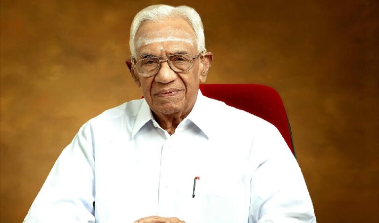 ಪ್ರಸಿದ್ದ ‘ಕೋಟ್ಟಕ್ಕಲ್‌ ಆಯುರ್ವೇದ’ ವೈದ್ಯ ಡಾ.ಪಿ.ಕೆ. ವಾರಿಯರ್‌ (100) ನಿಧನ | Naanu gauri