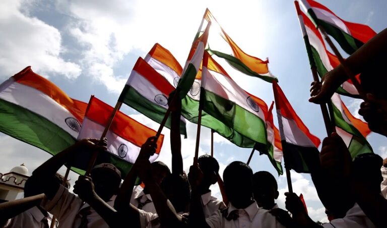 ರಾಷ್ಟ್ರಗೀತೆ ಹಾಡುತ್ತಿರುವಾಗ ಎದ್ದು ನಿಲ್ಲದಿರುವುದು ಅಪರಾಧವಲ್ಲ: ಹೈಕೋರ್ಟ್‌