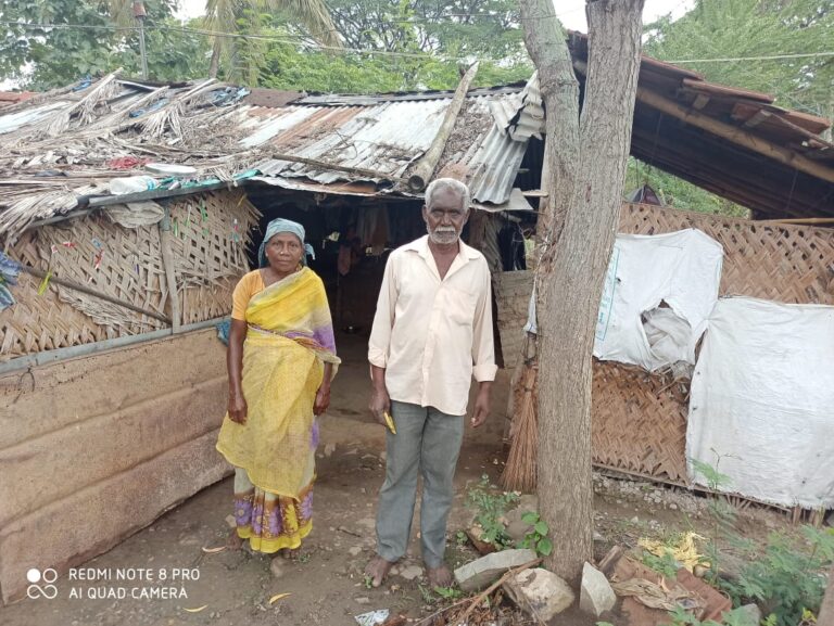 ನೆರೆ ಸಂತ್ರಸ್ತರಿಗೆ ಮನೆ ಕಟ್ಟಿಸಿಕೊಟ್ಟಿದ್ದಾಗಿ ಬಿಜೆಪಿ ಜಾಹೀರಾತು: ವಾಸ್ತವದಲ್ಲಿ ಬೀದಿಯಲ್ಲಿರುವ ಸಂತ್ರಸ್ತರು