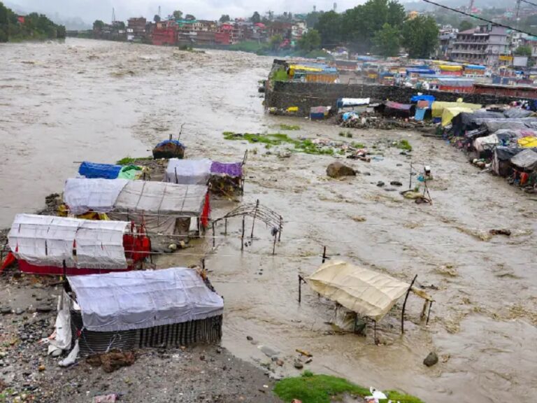 ಹಿಮಾಚಲ ಪ್ರದೇಶದಲ್ಲಿ ಮೇಘಸ್ಫೋಟ -ಸಿಡಿಲಿನ ಹೊಡೆತಕ್ಕೆ 75 ಸಾವು