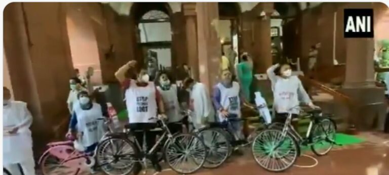 ಇಂಧನ ಬೆಲೆ ಏರಿಕೆ ವಿರುದ್ಧ ಪ್ರತಿಭಟನೆ: ಸೈಕಲ್‌ನಲ್ಲಿ ಸಂಸತ್ ಅಧಿವೇಶನಕ್ಕೆ ಬಂದ ಟಿಎಂಸಿ ಸಂಸದರು