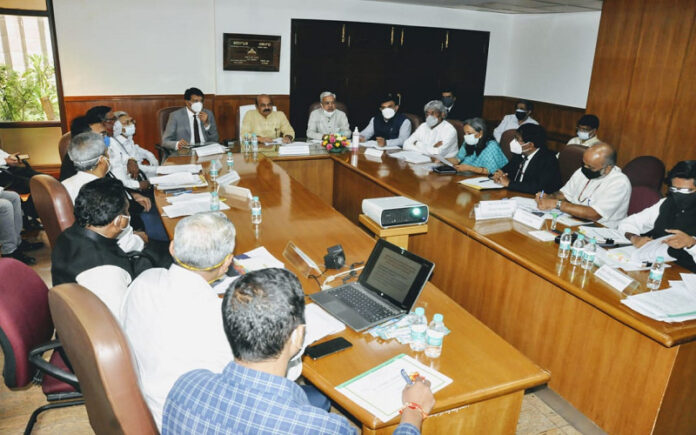 ಕೇಂದ್ರ ಸಚಿವರು, ಸಿಎಂ ಬಸವರಾಜ್ ಬೊಮ್ಮಾಯಿ ಭೇಟಿ: ಜಲ ವಿವಾದ, ಕೃಷಿ ಅಭಿವೃದ್ಧಿ ಕುರಿತು ಚರ್ಚೆ