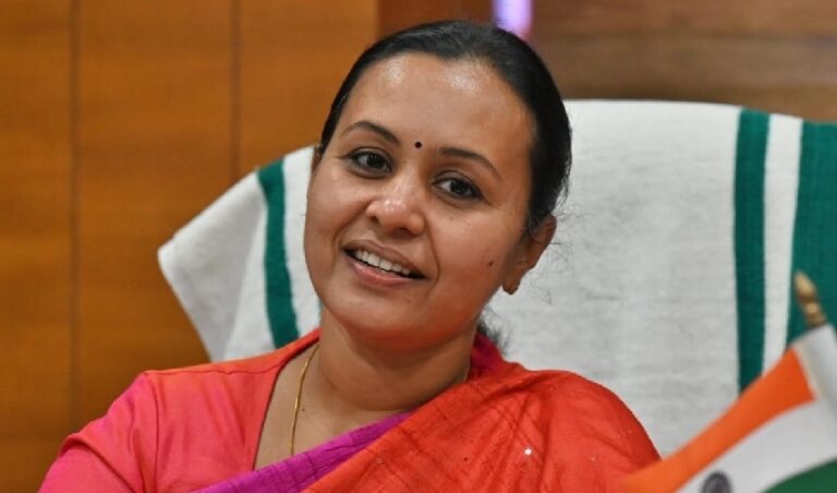 ‘ಮುಂದಿನ 4 ವಾರ ಕೇರಳಕ್ಕೆ ನಿರ್ಣಾಯಕ’ - ಕೊರೊನಾ ಬಗ್ಗೆ ಎಚ್ಚರಿಕೆ ನೀಡಿದ ವೀಣಾ ಜಾರ್ಜ್‌ | NaanuGauri