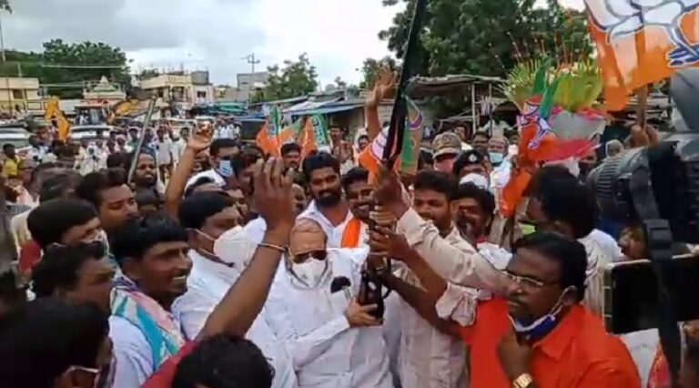 ಒಕ್ಕೂಟ ಸಚಿವರನ್ನು ಬಂದೂಕು ಸಿಡಿಸಿ ಸ್ವಾಗತಿಸಿದ ಬಿಜೆಪಿ ಕಾರ್ಯಕರ್ತರು! | Naanu gauri