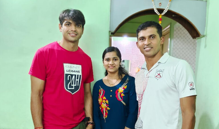 ಗುರು ಕಾಶೀನಾಥ್ ನಾಯ್ಕ್‌ ಮನೆಗೆ ನೀರಜ್ ಚೋಪ್ರಾ ಭೇಟಿ: ಕೋಚ್ ಅಲ್ಲ ಎಂದಿದ್ದವರ ಬಾಯಿ ಬಂದ್!
