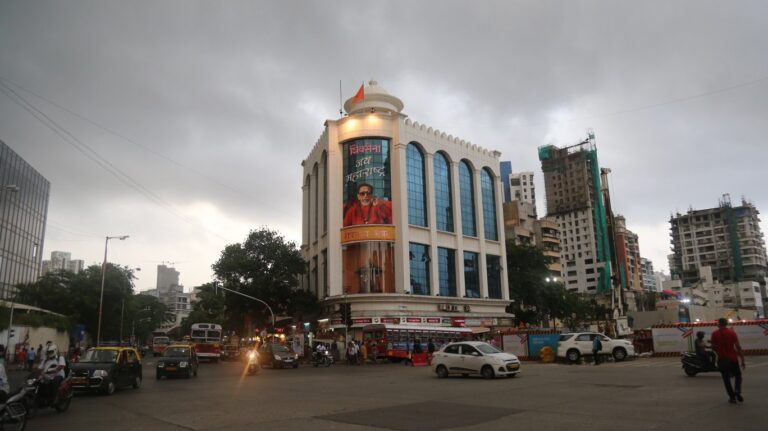 ಅಗತ್ಯಬಿದ್ದರೆ ಶಿವಸೇನಾ ಭವನ ಕೆಡವುತ್ತೇವೆ: ಕೋಲಾಹಲವೆಬ್ಬಿಸಿದ ಬಿಜೆಪಿ ಶಾಸಕನ ಹೇಳಿಕೆ