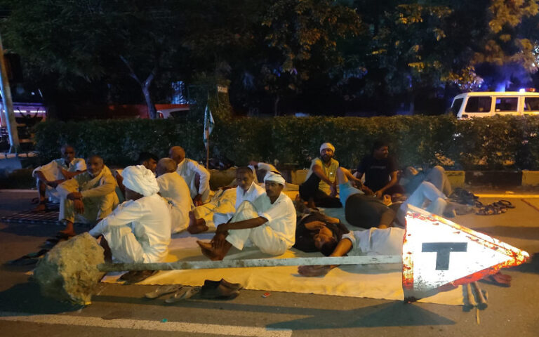 ಕರ್ನಾಲ್‌: ಮುಂದುವರೆದ ಪ್ರತಿಭಟನೆ, ಸರ್ಕಾರಿ ಕಚೇರಿಗಳ ಹೊರಗೆ ಜಮಾಯಿಸಿರುವ ರೈತರು