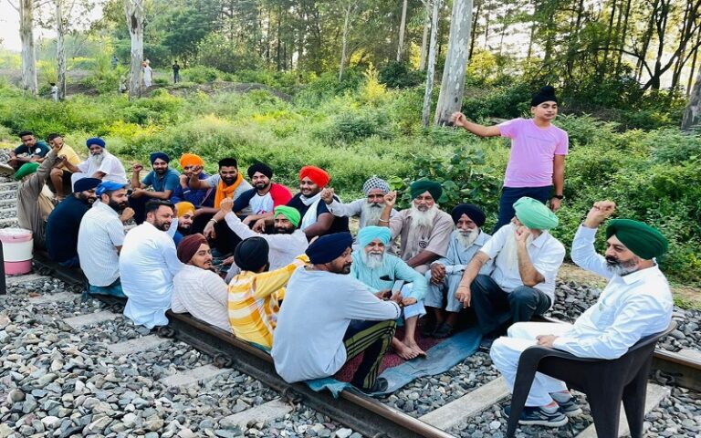 ಭಾರತ್ ಬಂದ್: ದೇಶದಲ್ಲಿ ನಡೆಯುತ್ತಿರುವ ರೈತ ಹೋರಾಟದ ಚಿತ್ರಗಳು, ವಿಡಿಯೊ ನೋಡಿ…