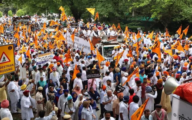 ಕೃಷಿ ಕಾಯ್ದೆಗಳ ವಿರುದ್ಧ ಪ್ರತಿಭಟನೆ: ಅಕಾಲಿದಳದ ಮುಖ್ಯಸ್ಥರನ್ನು ಬಂಧಿಸಿದ ಪೊಲೀಸರು