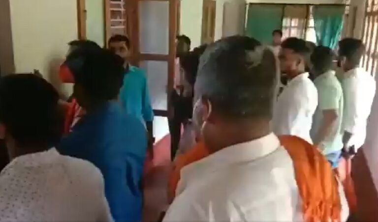 ಉಡುಪಿ - ಕ್ರೈಸ್ತ ಪ್ರಾರ್ಥನಾಲಯದ ಮೇಲೆ ಬಿಜೆಪಿ ಬೆಂಬಲಿತ ಸಂಘಟನೆಯಿಂದ ದಾಳಿ | Naanu gauri