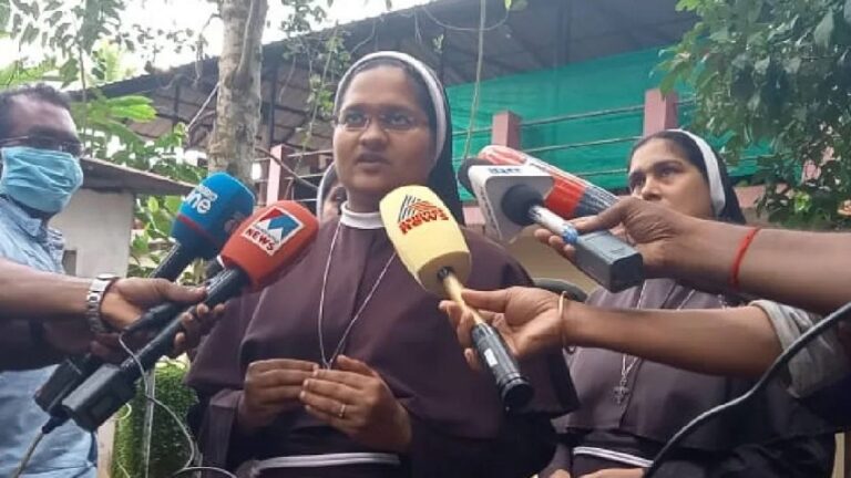 ಪಾದ್ರಿಯಿಂದ ಮುಸ್ಲಿಂ ವಿರೋಧಿ ಭಾಷಣ - ಪ್ರಾರ್ಥನಾ ಸಭೆಯಿಂದ ಹೊರನಡೆದ ಕ್ರೈಸ್ತ ಸನ್ಯಾಸಿನಿಯರು! | Naanugauri