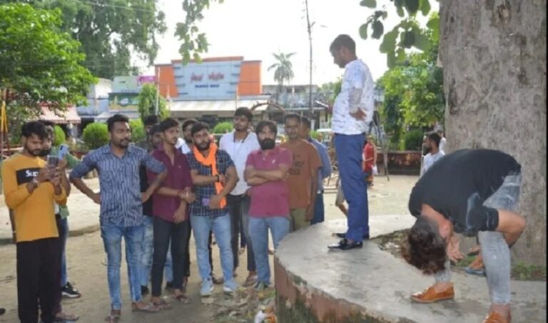 ವಿಡಿಯೊ➤ಸ್ನೇಹಿತೆಯ ಭೇಟಿ - ಮುಸ್ಲಿಂ ಯುವಕನನ್ನು ಥಳಿಸಿದ ಬಜರಂಗದಳ ಕಾರ್ಯಕರ್ತರು | Naanu gauri