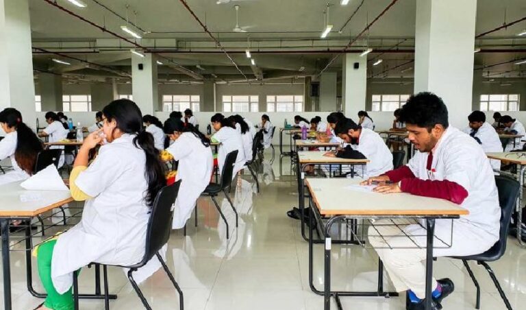 ಮುಂಬೈ: ಲಸಿಕೆ ಪಡೆದಿದ್ದ 28 ಮಂದಿ ಸೇರಿ, 30 ವೈದ್ಯಕೀಯ ವಿದ್ಯಾರ್ಥಿಗಳಿಗೆ ಕೊರೊನಾ! | Naanu Gauri