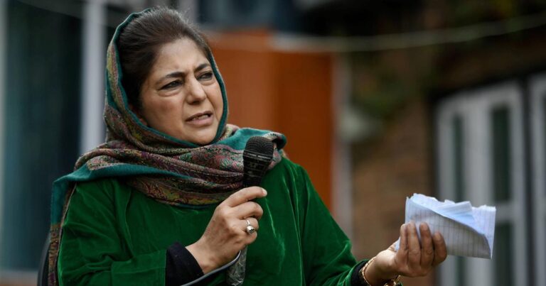 ಕಾಶ್ಮೀರದಲ್ಲಿ ಯಾರೊಬ್ಬರು ಉಸಿರಾಡಲೂ ಆಗುತ್ತಿಲ್ಲ: ಮೆಹಬೂಬಾ ಮುಫ್ತಿ