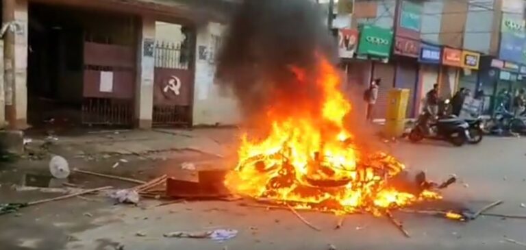 ತ್ರಿಪುರ: ಹಲವು ಪತ್ರಿಕಾ ಕಚೇರಿಗಳ ಮೇಲೆ ಬಿಜೆಪಿ ಕಾರ್ಯಕರ್ತರ ದಾಳಿ- ಸಿಪಿಎಂ ಕಚೇರಿಗೆ ಬೆಂಕಿ