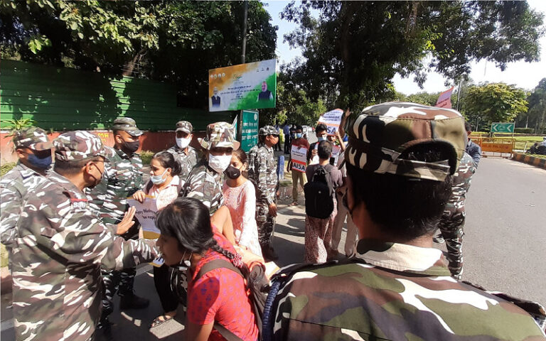 ರೈತರ ಹತ್ಯಾಕಾಂಡ: ಅಮಿತ್ ಶಾ ಮನೆ ಮುಂದೆ ಪ್ರತಿಭಟನೆ ನಡೆಸಿದ ವಿದ್ಯಾರ್ಥಿನಿಯರ ಮೇಲೆ ಲೈಂಗಿಕ ದೌರ್ಜನ್ಯ