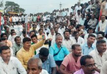 ಸಚಿವ ಕಾರಜೋಳ ಕಚೇರಿ ಮುಂದೆ ಪ್ರತಿಭಟಿಸಲು ಹೊರಟ ರೈತ-ಕಾರ್ಮಿಕರನ್ನು ತಡೆದ ಪೊಲೀಸರು