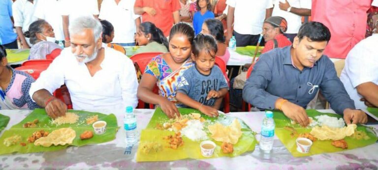 ಅಲೆಮಾರಿ ಮಹಿಳೆಗೆ ಆಹಾರ ನಿರಾಕರಣೆ: ಅದೇ ದೇವಾಲಯದಲ್ಲಿ ಮಹಿಳೆಯೊಂದಿಗೆ ಊಟ ಮಾಡಿದ ತಮಿಳುನಾಡು ಸಚಿವ