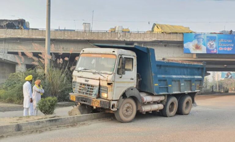 ಟಿಕ್ರಿ ಗಡಿ ಬಳಿ ದುರ್ಘಟನೆ: ಲಾರಿ ಹರಿದು ಮೂವರು ರೈತ ಮಹಿಳೆಯರ ಸಾವು