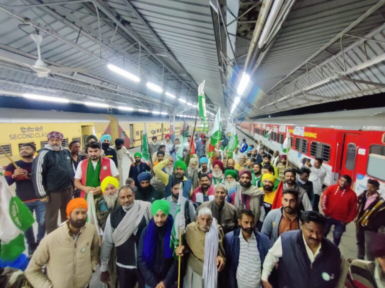 ಎಂಸ್‌ಪಿಯತ್ತ ರೈತರ ಚಿತ್ತ: ದೆಹಲಿ ಗಡಿಗಳತ್ತ ಮುನ್ನುಗ್ಗುತ್ತಿರುವ ಪ್ರತಿಭಟನಾಕಾರರ ದಂಡು