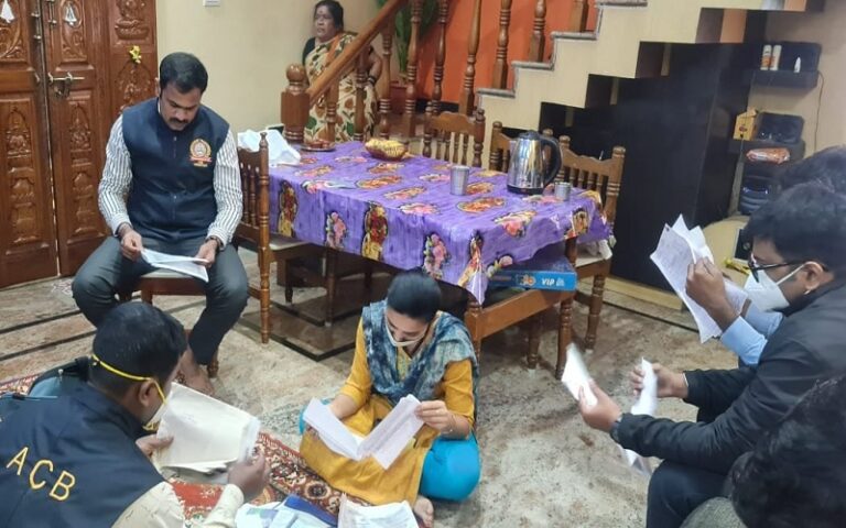 ಆದಾಯಕ್ಕಿಂತ ಹೆಚ್ಚು ಆಸ್ತಿ ಗಳಿಕೆ ಆರೋಪ: ರಾಜ್ಯದ 15 ಕ್ಕೂ ಹೆಚ್ಚು ಅಧಿಕಾರಿಗಳ ಮನೆ ಮೇಲೆ ಎಸಿಬಿ ದಾಳಿ