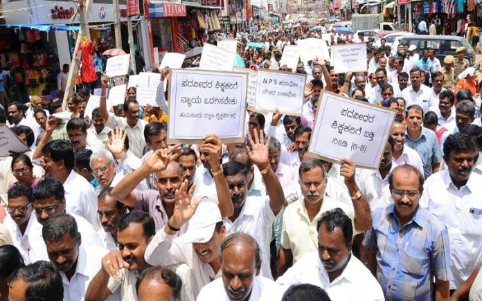 ವೇತನ ಪರಿಷ್ಕರಣೆ ಬೇಡಿಕೆ: ಶಿಕ್ಷಕರು, ಉಪನ್ಯಾಸಕರಿಂದ ತರಗತಿ ಬಹಿಷ್ಕಾರದ ಎಚ್ಚರಿಕೆ