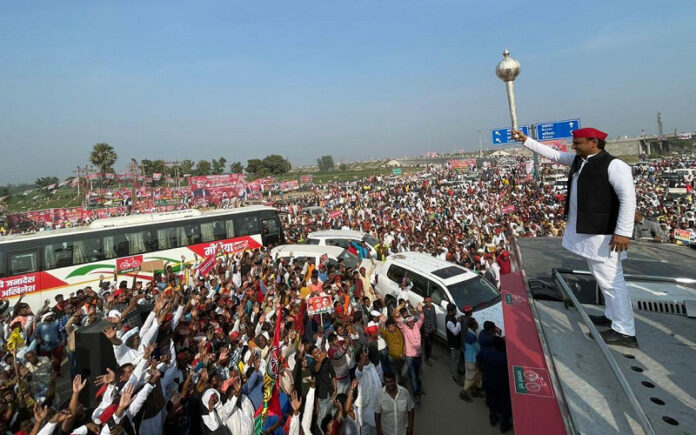 ಅಖಿಲೇಶ್ ಯಾದವ್ ’ಚಿಲ್ಲಂಜೀವಿ’ ಹೇಳಿಕೆ: ಕ್ಷಮೆಗೆ ಒತ್ತಾಯಿಸಿದ ಅಖಿಲ ಭಾರತೀಯ ಸಂತ ಸಮಿತಿ