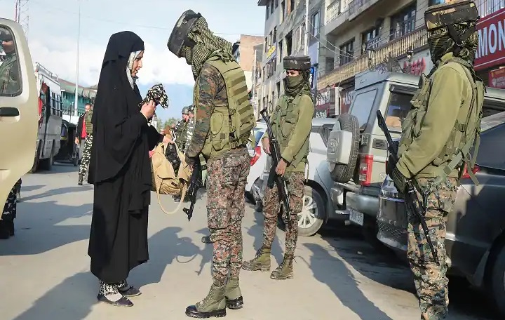 ಕಾಶ್ಮೀರದಲ್ಲಿ ಈ ವರ್ಷ 40 ನಾಗರಿಕರು ಕೊಲ್ಲಲ್ಪಟ್ಟಿದ್ದು, 72 ಮಂದಿ ಗಾಯಗೊಂಡಿದ್ದಾರೆ: ಕೇಂದ್ರ | Naanu Gauri