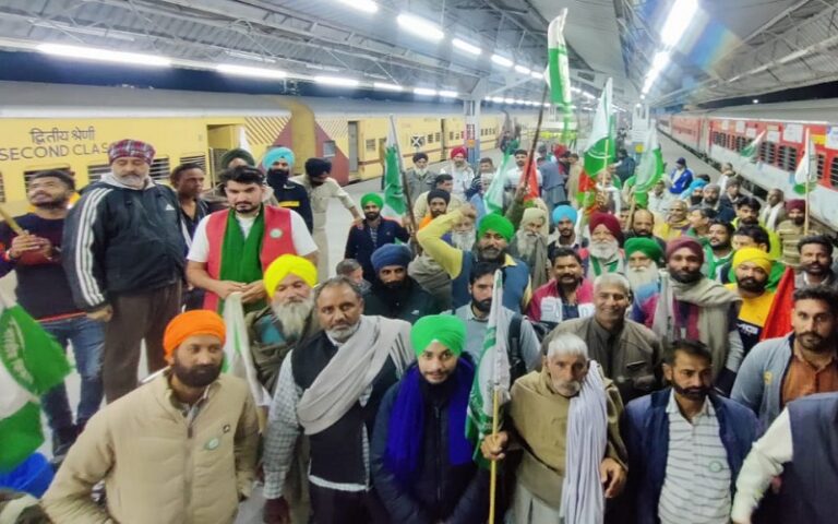 ರೈತ ಹೋರಾಟ: ಪ್ರತಿಭಟನಾ ಗಡಿಗಳತ್ತ ರೈತರು, ಬೆಂಬಲಿಗರು