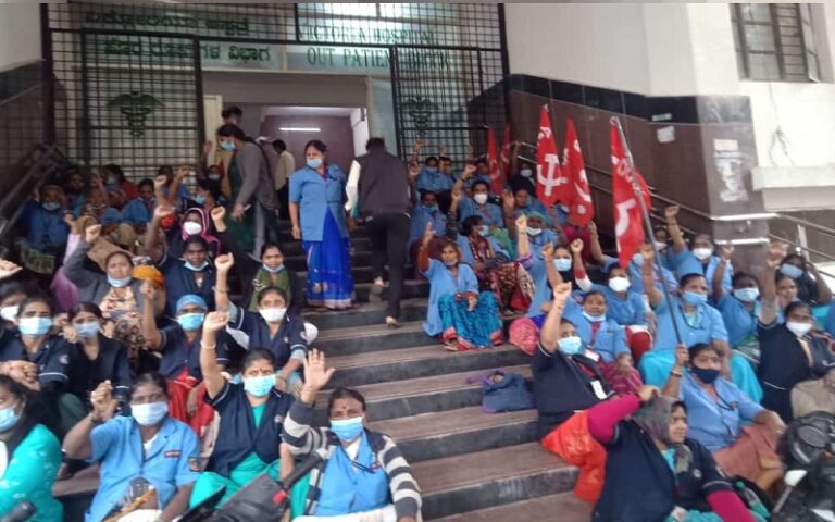 ವೇತನ ವಿಳಂಬ: ಎಐಸಿಸಿಟಿಯು ನೇತೃತ್ವದಲ್ಲಿ ವಿಕ್ಟೋರಿಯ ಆಸ್ಪತ್ರೆ ಕಾರ್ಮಿಕರ ಪ್ರತಿಭಟನೆ