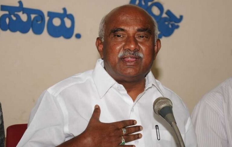 ಮೋದಿ, ಯೋಗಿ ಆದಿತ್ಯನಾಥರೇ ನೀವು ಚರಿತ್ರೆ ಮುಚ್ಚಿಹಾಕಲು ಹೊರಟಿದ್ದೀರಿ: ವಿಶ್ವನಾಥ್‌