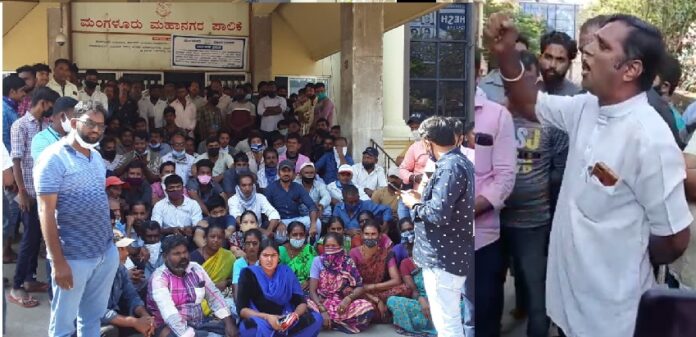 ‘ಮರ್ಯಾದೆಯಿಂದ ಬೀದಿಬದಿ ವ್ಯಾಪಾರಿಗಳ ವಸ್ತುಗಳನ್ನು ವಾಪಾಸು ಕೊಡಿ’ | Naanu Gauri