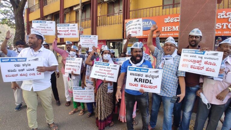 ಠಾಣೆಗೆ ನುಗ್ಗಿ ಪೊಲೀಸ್‌ ಸಮ್ಮುಖದಲ್ಲೆ AAP ಕಾರ್ಯಕರ್ತರಿಗೆ ಹಲ್ಲೆ ನಡೆಸಿದ BJP ಕಾರ್ಯಕರ್ತರು!