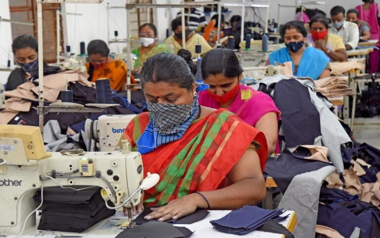 ಬೆಂಗಳೂರು: ಗಾರ್ಮೆಂಟ್ಸ್‌ ಮಹಿಳಾ ಕಾರ್ಮಿಕರಿಗೆ  ಉಚಿತ ಬಸ್ ಪಾಸ್ ನೀಡಲು ಬಿಎಂಟಿಸಿ ನಿರ್ಧಾರ