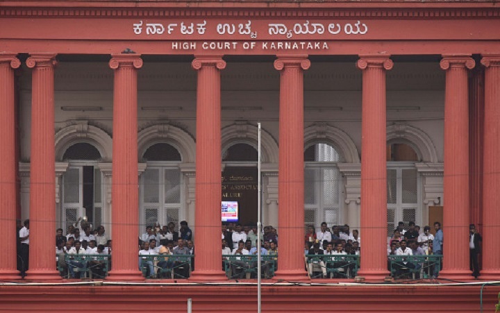 ಕರ್ನಾಟಕ ಹೈಕೋರ್ಟ್‌ನಲ್ಲಿ ವಿಚಾರಣೆಯ ವೇಳೆ ಅರೆಬೆತ್ತಲೆಯಾಗಿ ಸ್ನಾನ ಮಾಡಿದ ವ್ಯಕ್ತಿ! | Naanu Gauri