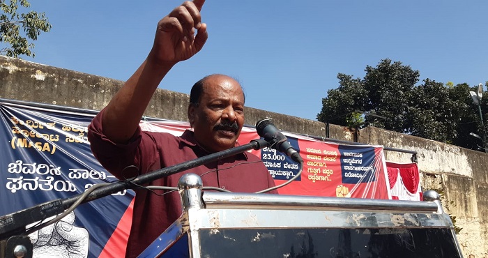 ಸಮಾನ ವೇತನ ಕಾನೂನು ಮಾಡಿ ಅಂದರೆ ಮೊಟ್ಟೆ, ಮಾಂಸ ತಿನ್ನಬೇಡಿ ಅಂತ ಕಾನೂನು ಮಾಡ್ತಾರೆ: ಬಾಲನ್‌