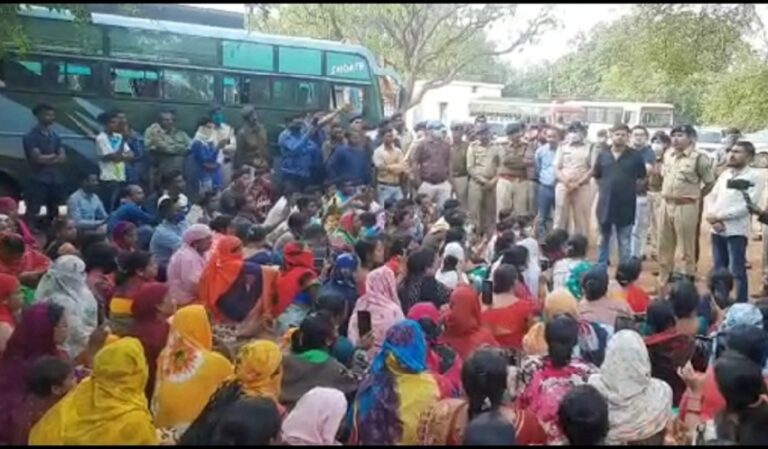 ಬಸ್ತಾರ್‌‌: ತಮ್ಮ ಕುಟುಂಬದವರ ಮೇಲಾದ ಪೊಲೀಸ್‌ ದೌರ್ಜನ್ಯ ಖಂಡಿಸಿ ಸಹಾಯಕ ಕಾನ್‌ಸ್ಟೇಬಲ್‌ಗಳ ಪ್ರತಿಭಟನೆ